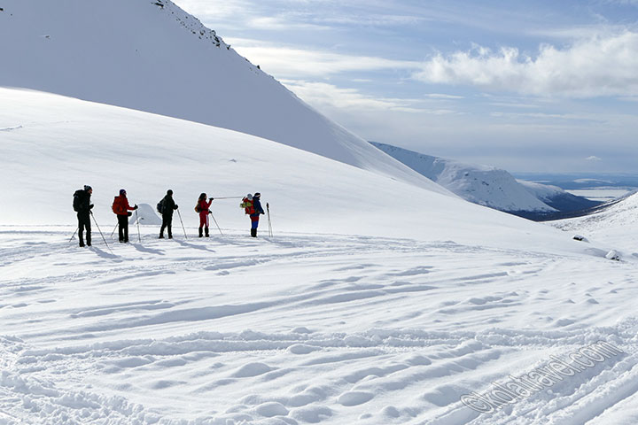 Excursions en ski de fond. De l'excursion d'une journée à la randonnée de ski de fond de plusieurs jours sur des pistes préparées et avec transport des bagages sur la Péninsule de Kola au nord-ouest de la Russie. Pour les débutants et les skieurs de fond expérimentés!