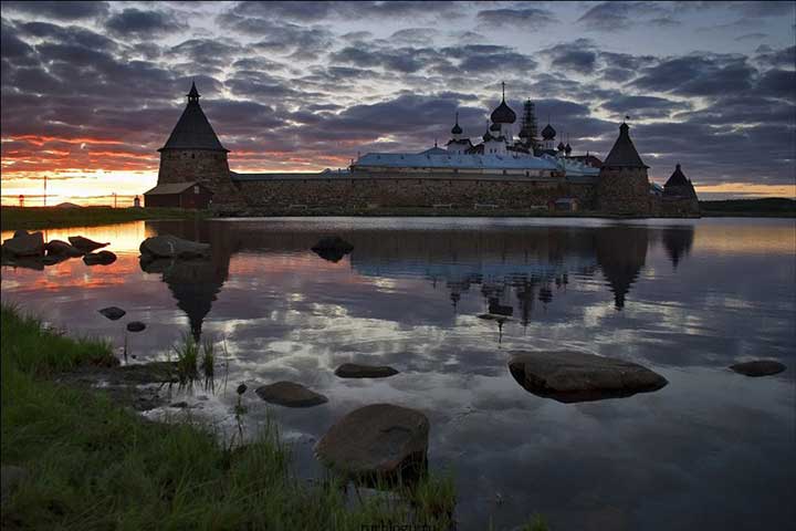 Travel suggestions for camper and caravanning tours in Northwest Russia, St Petersburg, Karelia, Kola Peninsula, Murmansk region and Russian Lapland.
